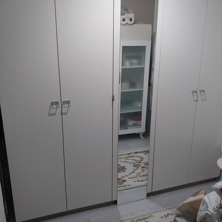 Çetmen Mobilya'dan Alınan Dolapta Aynalı Kapak Sorunu