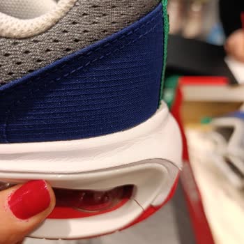Nike Ayakkabının Tabanı Kırıldı, Firma İade Kabul Etmiyor