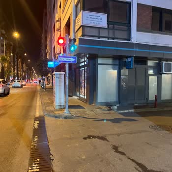 A101 Alsancak Şubesinde Erken Kapanış Ve Çalışan İlgisizliği