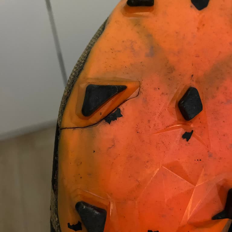 Amazon Ve Adidas Arasında Krampon Krizi