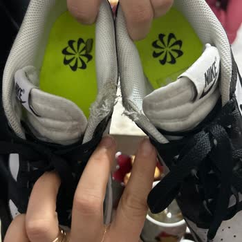 Nike Ayakkabıda Astar Yırtılması Sorunu