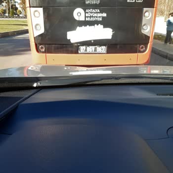 Antalya'da Tehlikeli Otobüs Şoförü Deneyimi