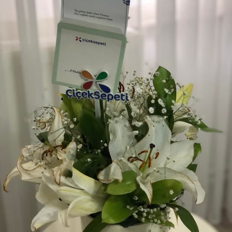 Solmuş Çiçekler Ve İlgisiz Müşteri Hizmetleri