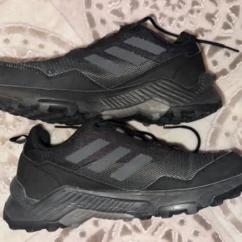 Adidas Ayakkabımda Deformasyon Ve FLO Mağazası Sorunu