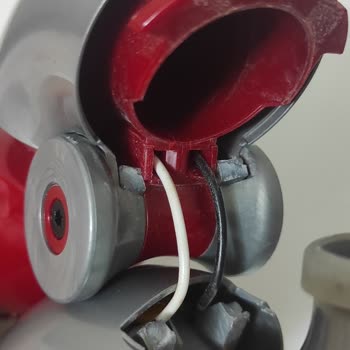 Dyson Süpürge Parçasının Dayanıksızlığı Şaşırtıyor