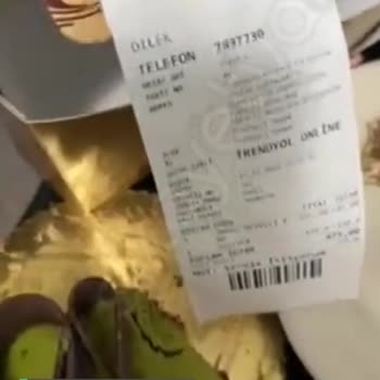 Dilek Pastanesi Yaş Pastadan İpe Benzer Bir Şey Çıktı!