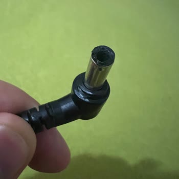 Bilgisayar Şarjı Eriyor, Acil Yardım Gerekli!