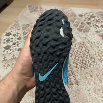 Nike Kramponun Erken Dağılan Tabanı
