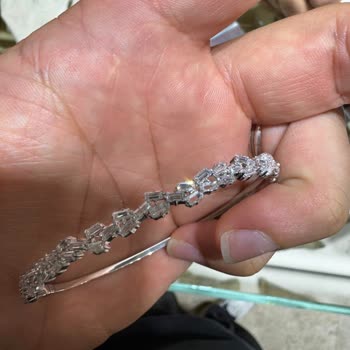 Sürekli Taşı Düşen Bileklik Ve Yetersiz Servis Hizmeti
