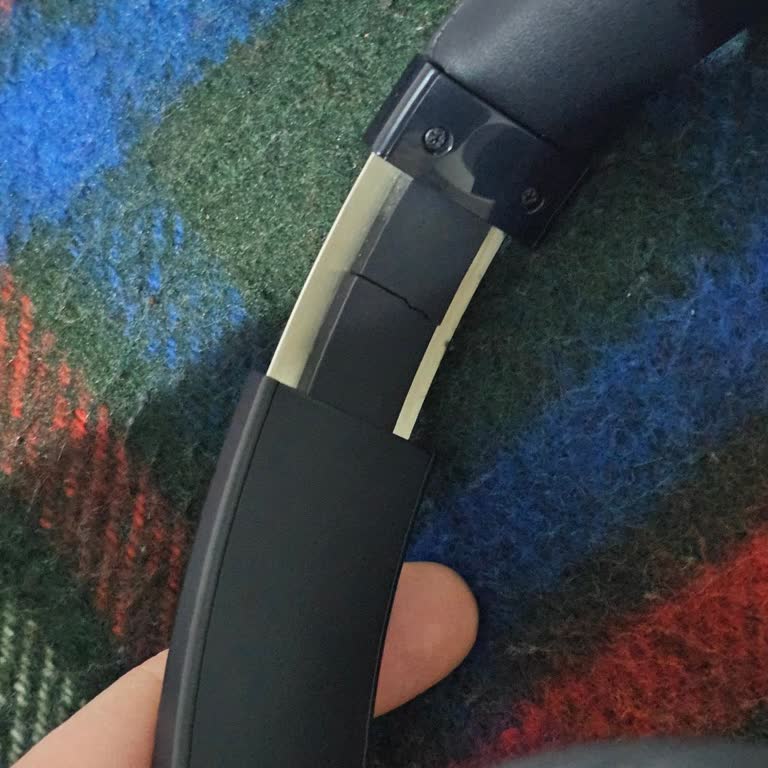 Anker Kulaklıkta Kırılan Parça Ve Yetersiz Destek