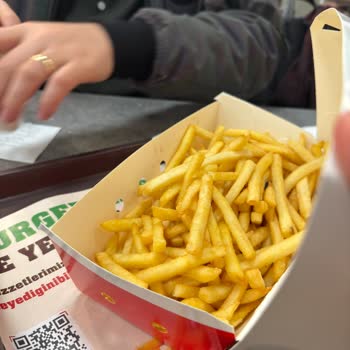 Kuşadası AVM Burger King'de Sürekli Bayat Patates Ve Sos Sorunu