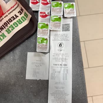 Kuşadası AVM Burger King'de Sürekli Bayat Patates Ve Sos Sorunu