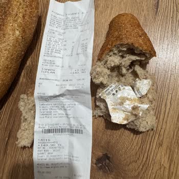 Migros'tan Aldığımız Ekmeğin İçinden Etiket Çıktı!
