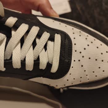 Nike Ayakkabının Yanlarından Patlaması Ve Mağaza Destek Sorunu