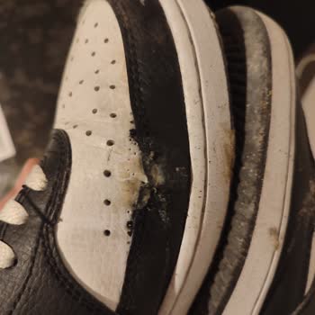 Nike Ayakkabının Yanlarından Patlaması Ve Mağaza Destek Sorunu