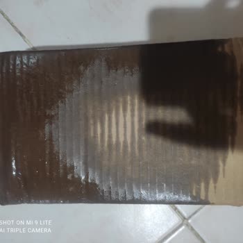 Patlak Motor Yağı Ve İlgisiz Satıcı