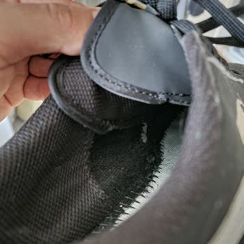 Kalitesiz Ayakkabı Deneyimi Ve Hızla Yıpranan Tabanlık