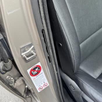 BMW 520d F10 Kapı Fitilleri Sorunu Konforu Bozuyor