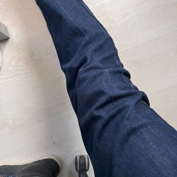 Renk Atan Pantolon Ve İletişim Eksikliği