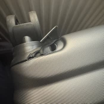 Deichmann'dan Gelen Valizlerde Kırık Ve Kullanılmış Ürün Sorunu