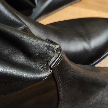 Derimod'dan Alınan Çizmeler Neden Dökülüyor