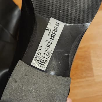 Derimod'dan Alınan Çizmeler Neden Dökülüyor