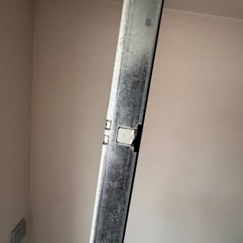 Çekmece Rayı Sorunu: Kırık Tırnaklar