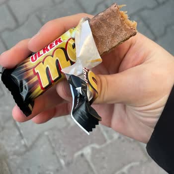 Son Kullanma Tarihi Geçmemiş Çikolatanın Renk Değişimi