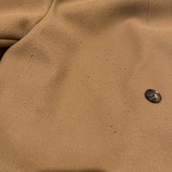 Stradivarius Kaban: 3 Giyişte Tüylenme Sorunu