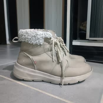 FLO'dan Alınan Ayakkabı İki Ayda Kullanılamaz Hale Geldi