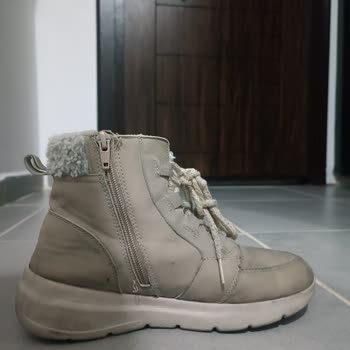 FLO'dan Alınan Ayakkabı İki Ayda Kullanılamaz Hale Geldi