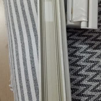 Kötü Hizmet: Yıkanmamış Ve Hasarlı Perdeler İle Halı