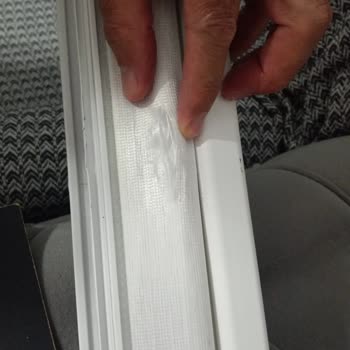 Kötü Hizmet: Yıkanmamış Ve Hasarlı Perdeler İle Halı