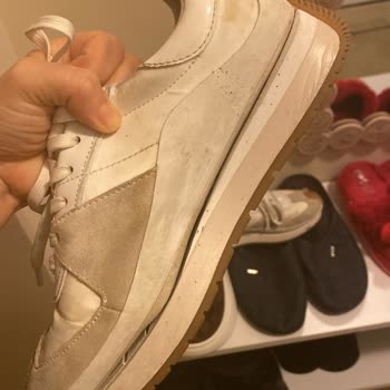 Calvin Klein Ayakkabının Tabanı Ayrıldı