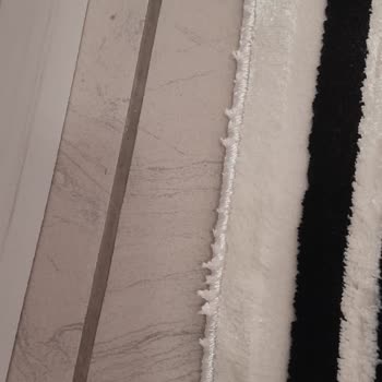 Karbeyaz Halı Yıkama (Kırşehir) Etiket Zımbası Ön Yüze Geçmiş Paslanmış Bir Şekilde Geldi