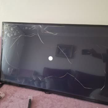 Kırık Televizyon Ve Yetersiz Servis Hizmeti: Hepsiburada Ve Carrefour SA Mağduriyeti