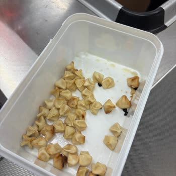 Kemal Öz Gıda Mantı Paketi İçinden Siyah Parçalar Çıktı