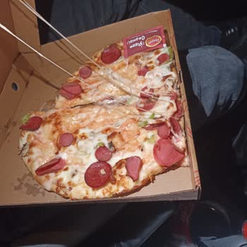 Eksik Malzemeli Ve Dağınık Pizza