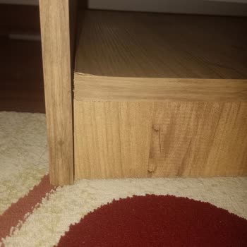 Kırık Gardırop Parçalarıyla Mağduriyet