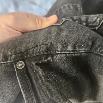 Yırtık Ve Dikilmiş Pantolon: Lefties Mağaza Deneyimi