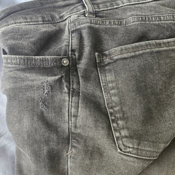 Yırtık Ve Dikilmiş Pantolon: Lefties Mağaza Deneyimi