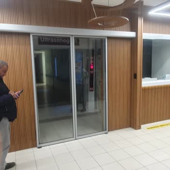 Hastanede Oturma Alanı Eksikliği: Uzun Süre Ayakta Bekleyen Hastalar