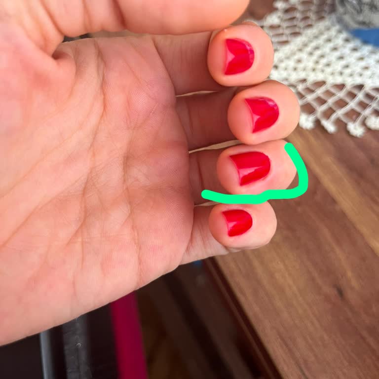 Neşe Canlı Beauty Manikür Ve Kaş Tasarımında Hayal Kırıklığı