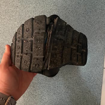 Greyder Ayakkabıda Anormal Taban Çatlağı Ve Yetersiz Destek