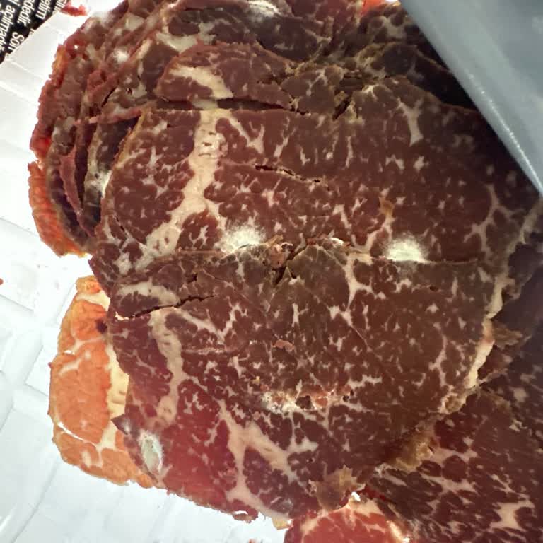 Küflü Pastırma Şoku: File Market Güvenilirliğini Sarsıyor