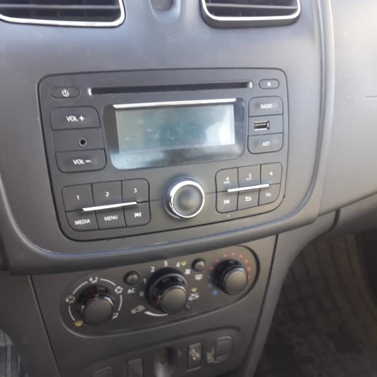 Renault Sembol'de Kronik Radyo Ekranı Sorunu