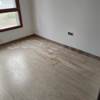 TOKİ Çorlu'da Rutubetli Ev Ve Bitmeyen Sorunlar