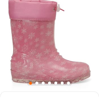 Su Geçiren Çocuk Botlarıyla Hayal Kırıklığı