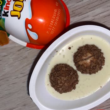 Kinder Joy Çikolatasındaki Beyaz Kabarcıklar
