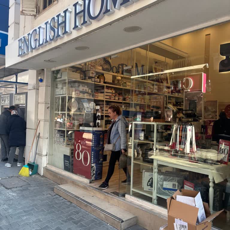 English Home Karşıyaka Şubesi'nde İlgisiz Ve Ters Çalışan